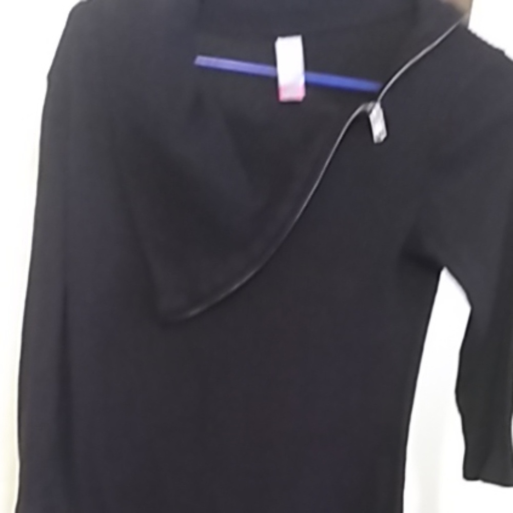 Woman's Black long sleeve zipper